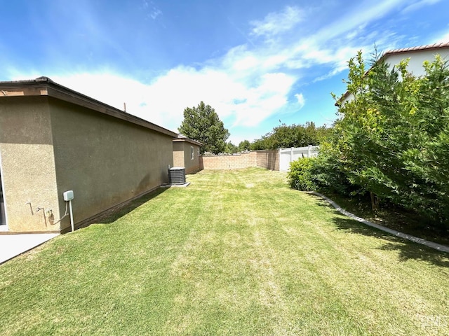 10315 Paradiso Way, Bakersfield, CA 93306 - view of yard featuring cooling unit