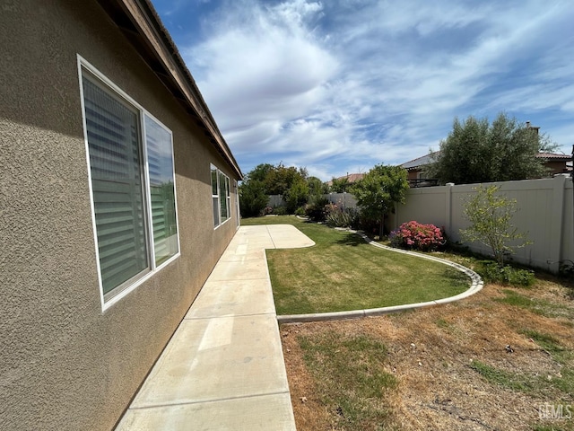 10315 Paradiso Way, Bakersfield, CA 93306 - view of yard with a patio area