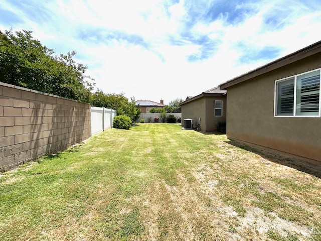 10315 Paradiso Way, Bakersfield, CA 93306 - view of yard with cooling unit