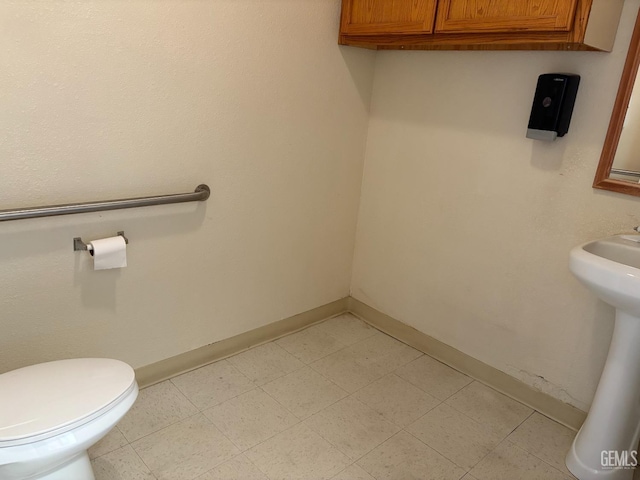 267 Cedar Ave, Earlimart, CA 93219 - half bathroom featuring baseboards, a sink, and toilet