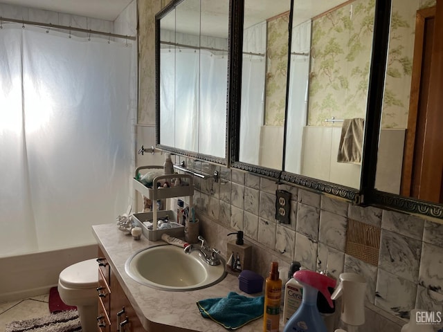 full bathroom with shower / bathtub combination with curtain, tile walls, vanity, decorative backsplash, and toilet