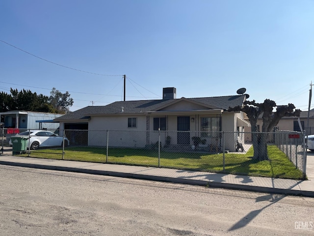 view of front of property featuring a front lawn