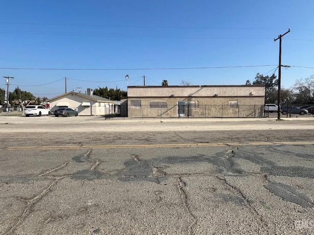 267 Cedar Ave, Earlimart, CA 93219 - view of front of home with fence and uncovered parking