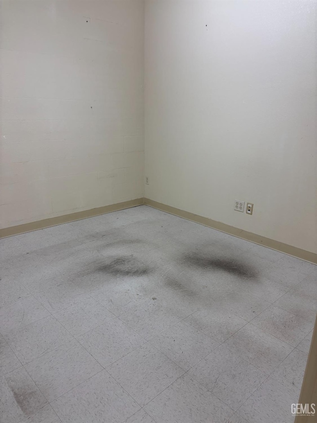 267 Cedar Ave, Earlimart, CA 93219 - spare room with baseboards