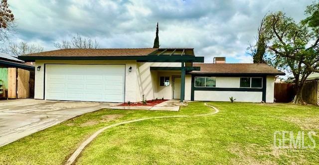 view of front of home with a garage and a front yard