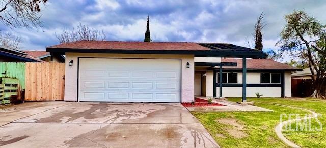 ranch-style house featuring a garage