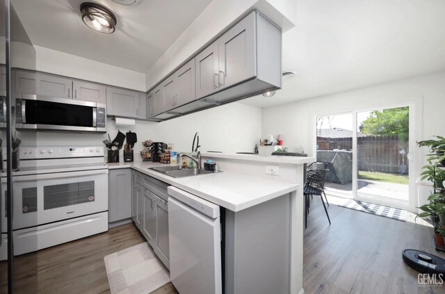 2513 Pinon Springs Cir, Bakersfield, CA 93309 - kitchen featuring a peninsula, light countertops, gray cabinets, and white appliances