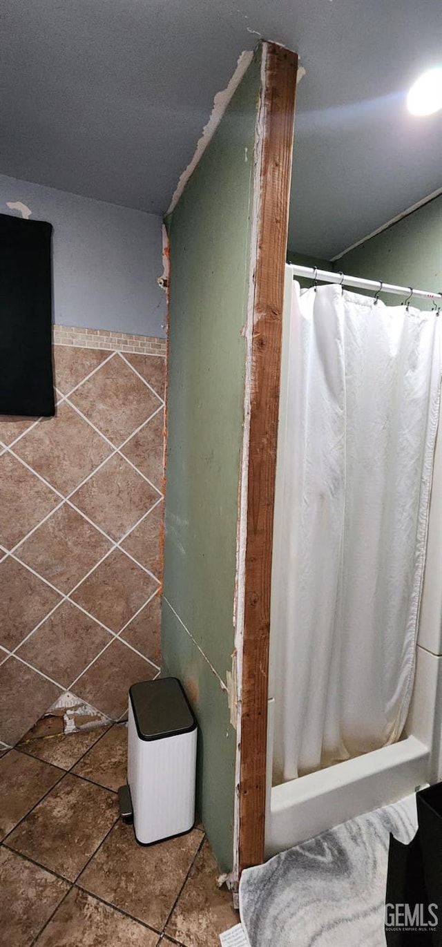 3871 W 109th St Unit 1, Inglewood, CA 90303 - bathroom featuring a shower with shower curtain and tile patterned floors