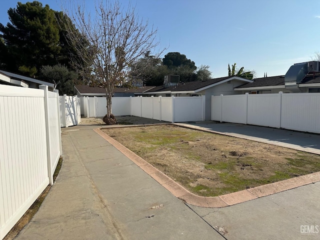 view of yard with a patio