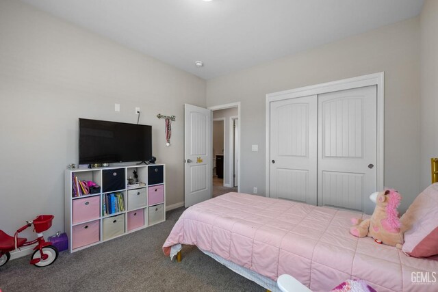 8610 Kowa St, Bakersfield, CA 93314 - carpeted bedroom with a closet