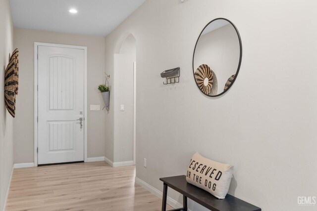 8610 Kowa St, Bakersfield, CA 93314 - foyer featuring arched walkways, light wood finished floors, and recessed lighting
