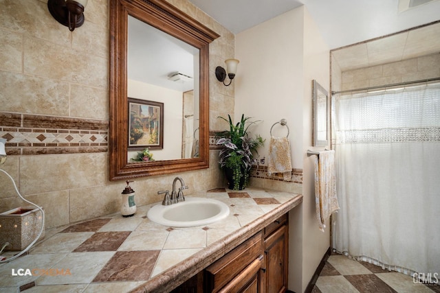 full bathroom featuring vanity and visible vents