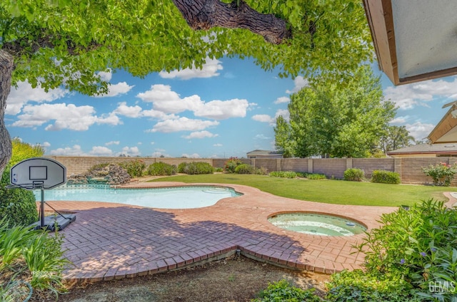 7108 Luke Ave, Bakersfield, CA 93308 - view of swimming pool with an in-ground hot tub and a patio area