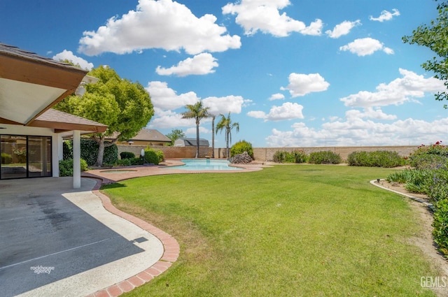7108 Luke Ave, Bakersfield, CA 93308 - view of yard featuring a patio
