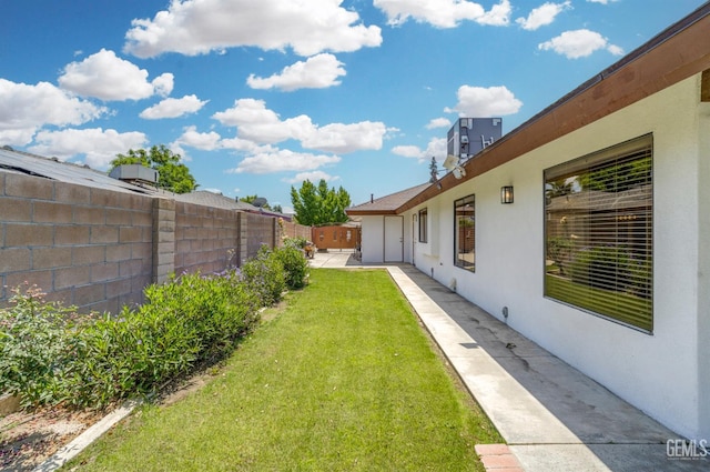7108 Luke Ave, Bakersfield, CA 93308 - view of yard with a patio area