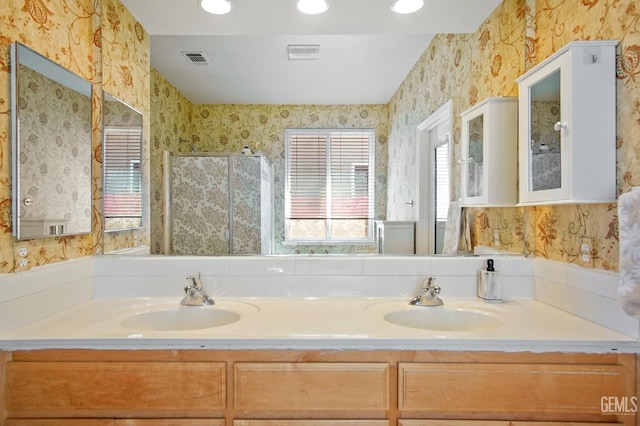 full bath featuring visible vents, a sink, and wallpapered walls