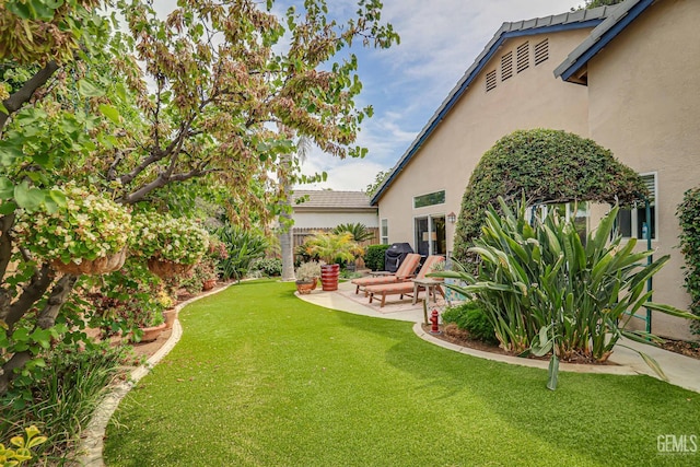 502 Lewisham St, Bakersfield, CA 93311 - view of yard featuring a patio