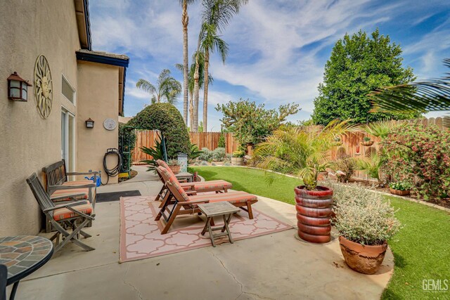 502 Lewisham St, Bakersfield, CA 93311 - view of patio / terrace