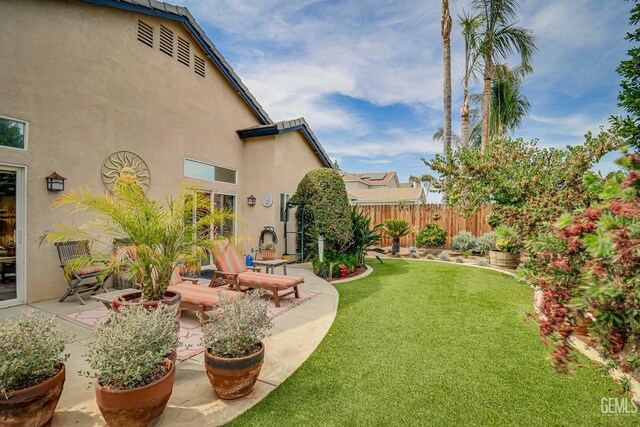 502 Lewisham St, Bakersfield, CA 93311 - view of yard with a patio area