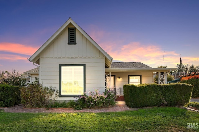 view of front of property with a lawn