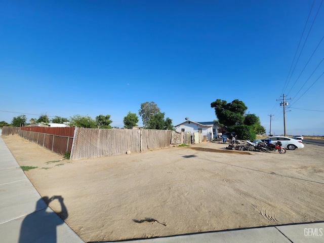3600 Cottonwood Rd, Bakersfield, CA 93307 - view of yard