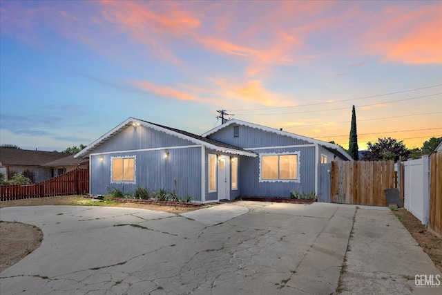 21633 Golden Hills Blvd, Tehachapi, CA 93561 - view of front of house with driveway