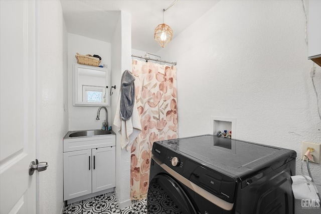 21633 Golden Hills Blvd, Tehachapi, CA 93561 - bathroom featuring washer / clothes dryer and a textured wall