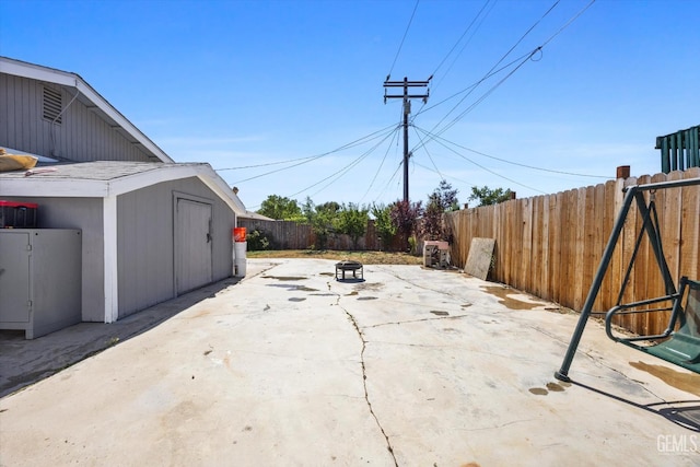 21633 Golden Hills Blvd, Tehachapi, CA 93561 - fenced backyard featuring a storage unit