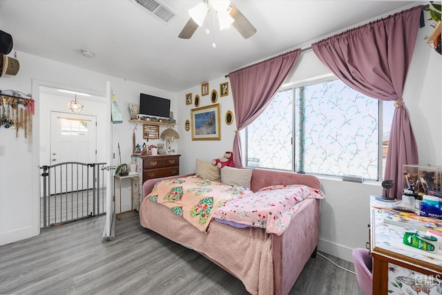 21633 Golden Hills Blvd, Tehachapi, CA 93561 - bedroom with wood finished floors and a ceiling fan