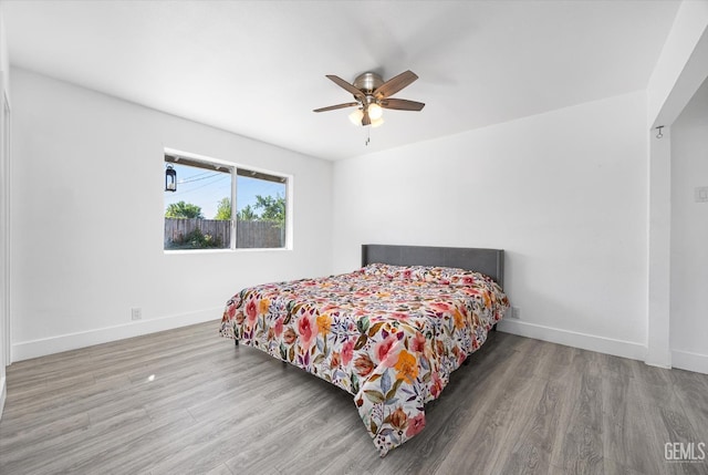 21633 Golden Hills Blvd, Tehachapi, CA 93561 - bedroom with wood finished floors and ceiling fan
