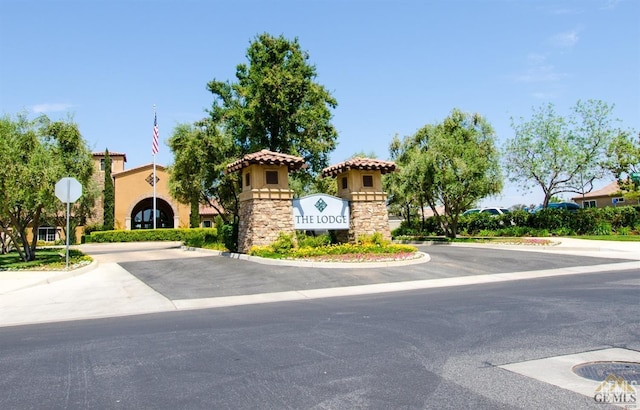 view of community / neighborhood sign