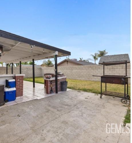 337 Cesar Chavez Ln, Delano, CA 93215 - view of patio / terrace