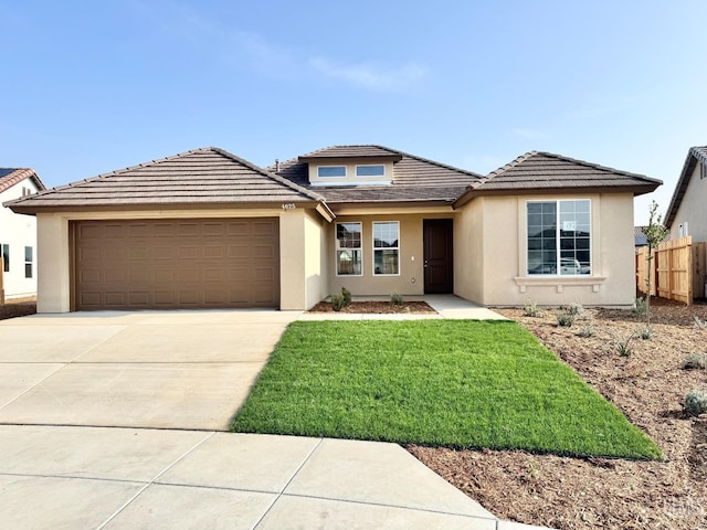 view of front of home featuring a front yard and a garage