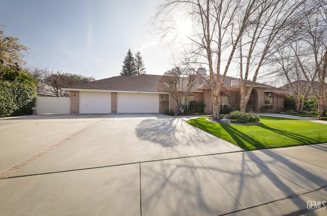 view of front of house featuring a garage and a front yard