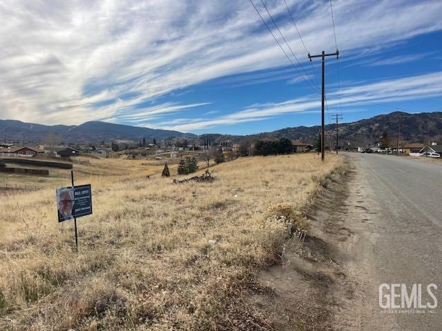 Listing photo 2 for 19940 Mesa Dr, Tehachapi CA 93561