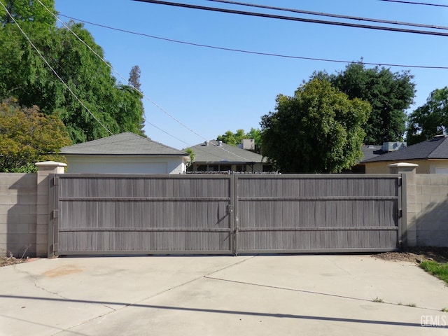 3001 Peach Tree Ct, Bakersfield, CA 93301 - view of gate with fence