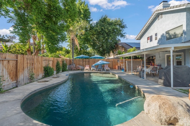 3809 Wensley Ct, Bakersfield, CA 93311 - view of swimming pool featuring a patio area and a fenced backyard