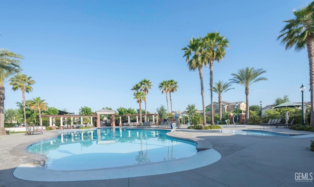 13620 Stonethwaite Ln, Bakersfield, CA 93311 - community pool with a patio area