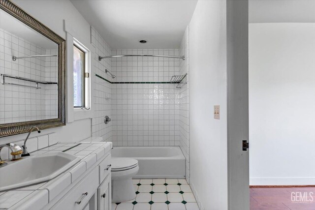 28221 Cumberland Rd, Tehachapi, CA 93561 - full bathroom with vanity, toilet, shower / washtub combination, and baseboards