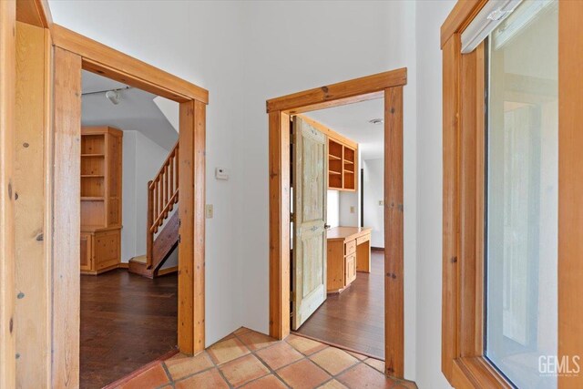 28221 Cumberland Rd, Tehachapi, CA 93561 - hallway with light wood-type flooring