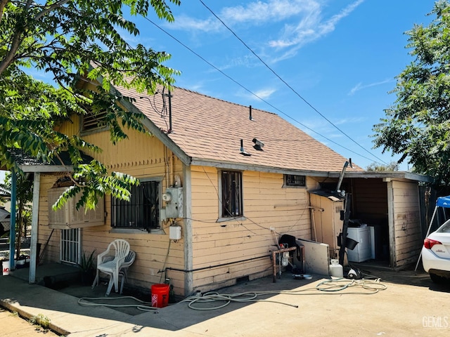 1120 Fremont St, Delano, CA 93215 - back of house featuring roof with shingles