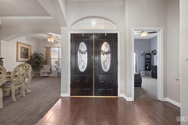 carpeted entryway featuring ceiling fan