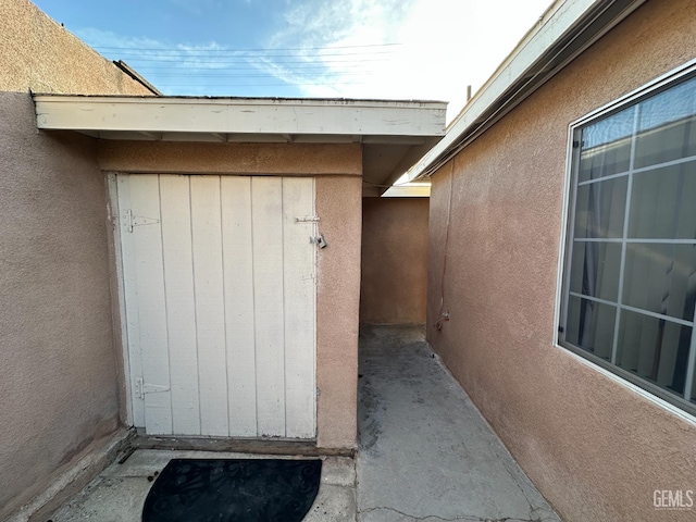 1022 9th Ave, Delano, CA 93215 - property entrance with stucco siding
