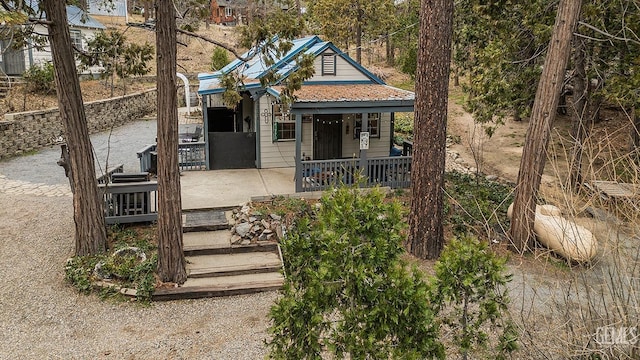 view of front of home featuring a porch