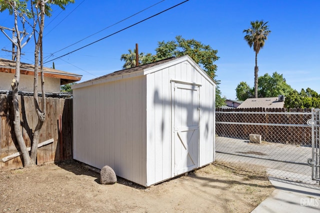 132 E Center St, Taft, CA 93268 - view of shed