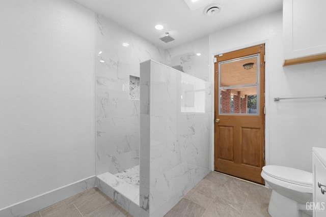 bathroom with toilet and tiled shower