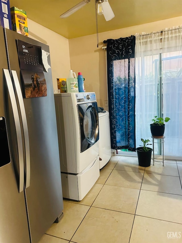 clothes washing area with tile patterned floors, ceiling fan, and washing machine and clothes dryer