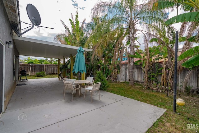 5213 San Martin Dr, Bakersfield, CA 93307 - fenced backyard with a patio area, outdoor dining space, and grilling area