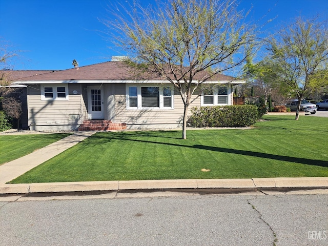 single story home with a front lawn