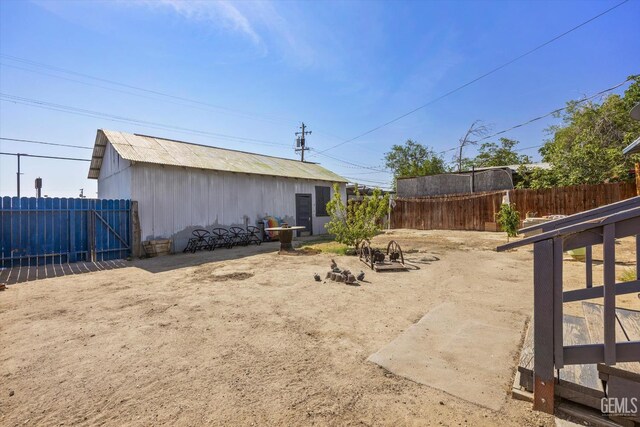 220 Tyler St, Taft, CA 93268 - view of yard